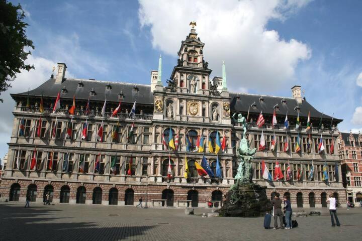 Cozy Apartment In Antwerpen Centraal Anvers Dış mekan fotoğraf